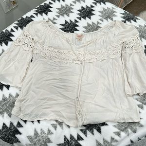 Off the shoulder quarter sleeve top